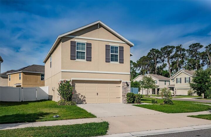 Property Photo: 1021 Ashentree Drive FL 33563