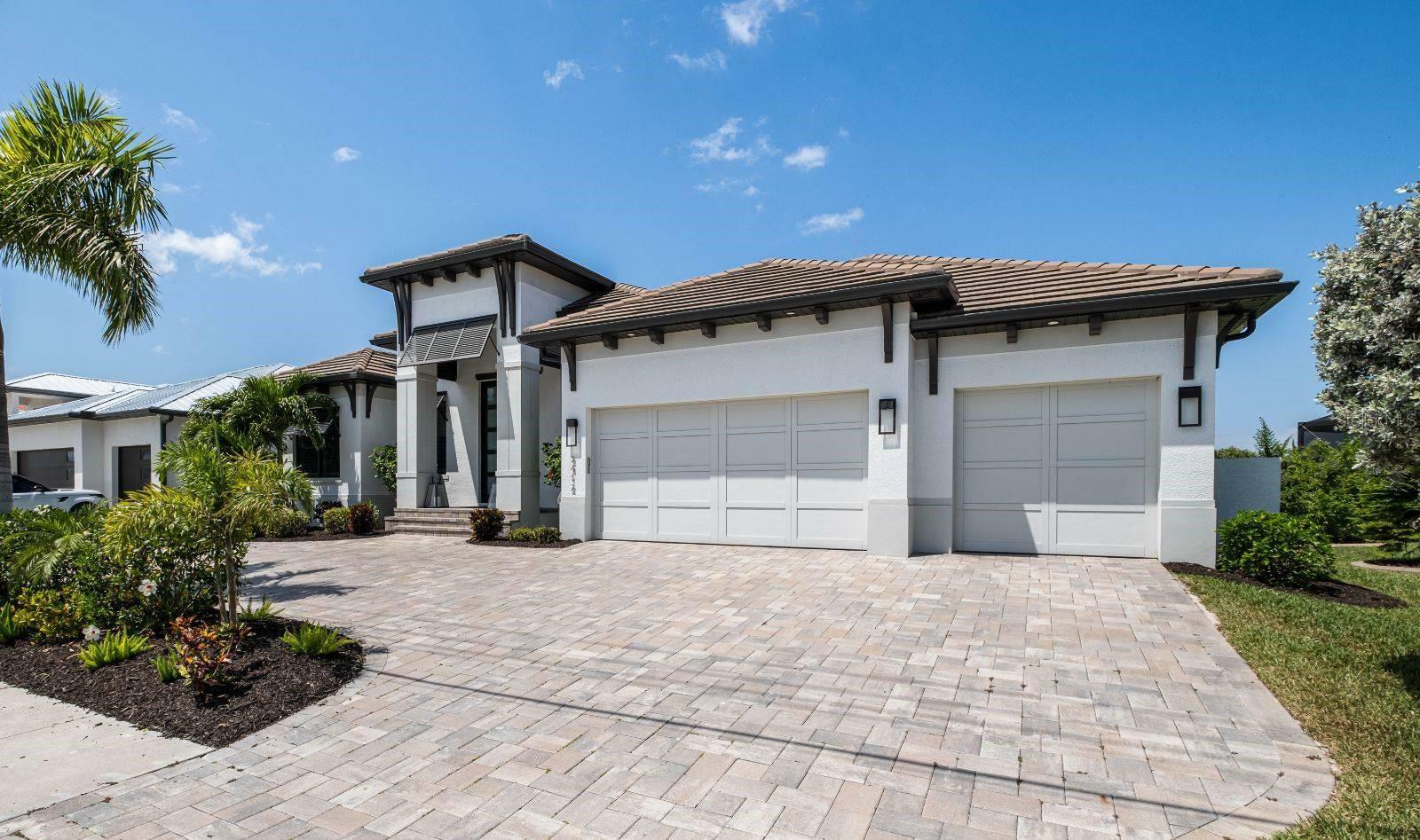 Property Photo:  2412 Magdalina Drive  FL 33950 