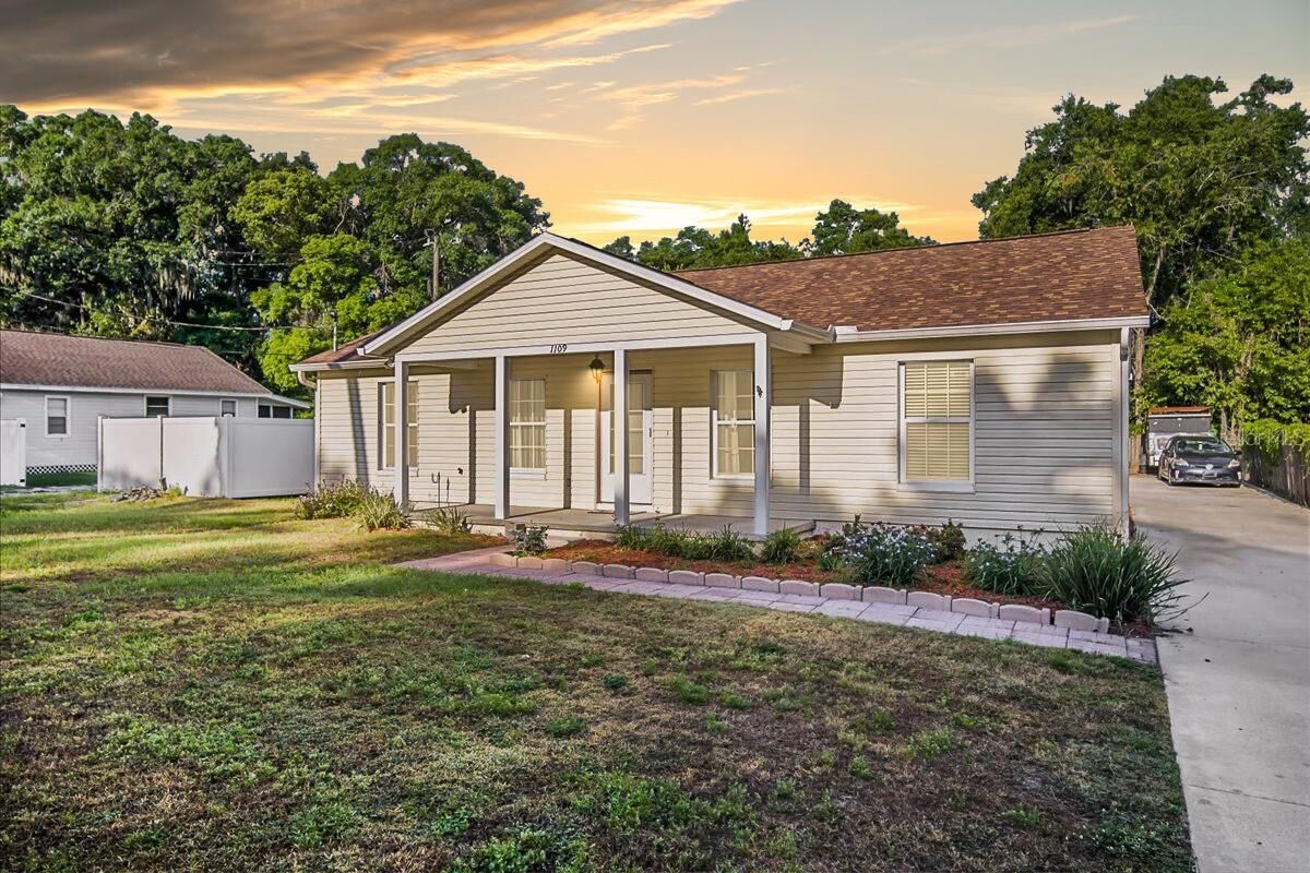 Property Photo:  1109 N Shannon Avenue  FL 33563 