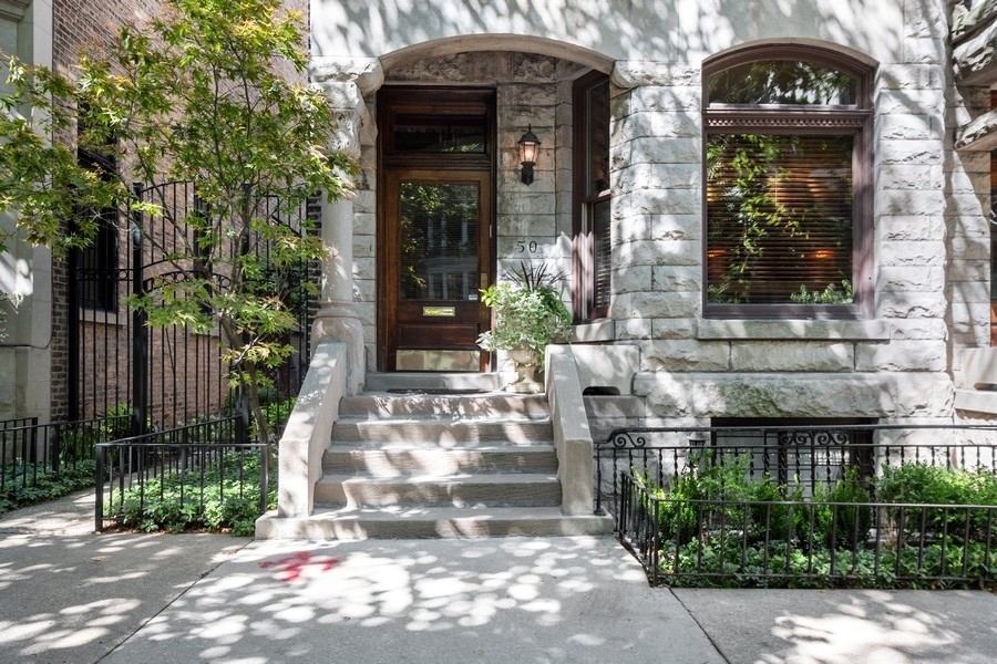 Property Photo:  50 E Cedar Street  IL 60611 