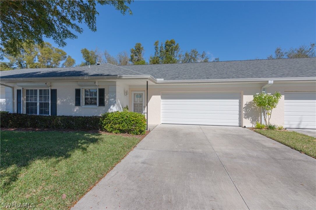 Property Photo:  1271 Hazeltine Drive  FL 33919 