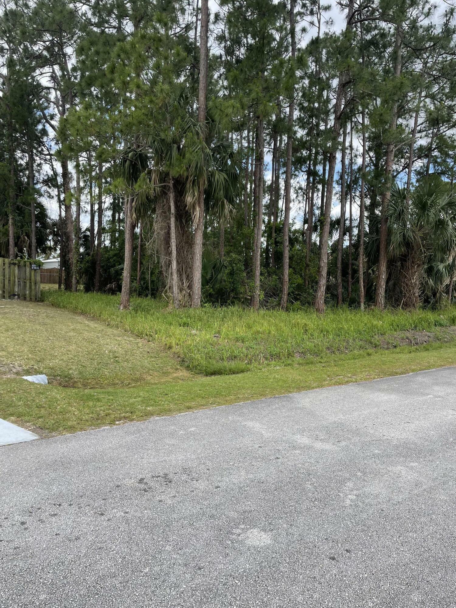 Property Photo:  1726 Kamsack Street NW  FL 32907 