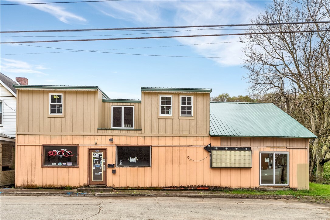Property Photo: 381 Pershing Ave PA 15656