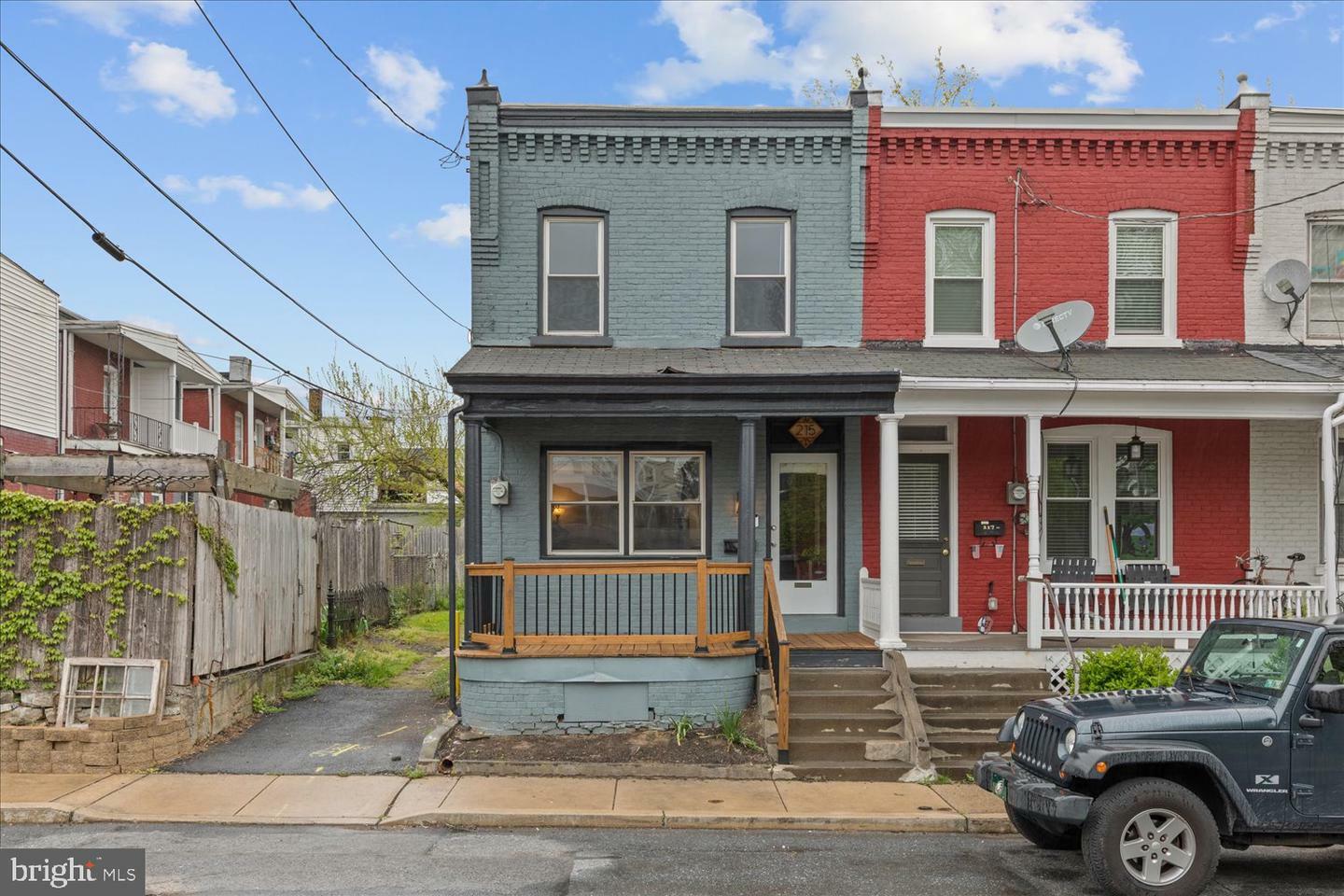 Property Photo:  215 Ice Avenue  PA 17602 