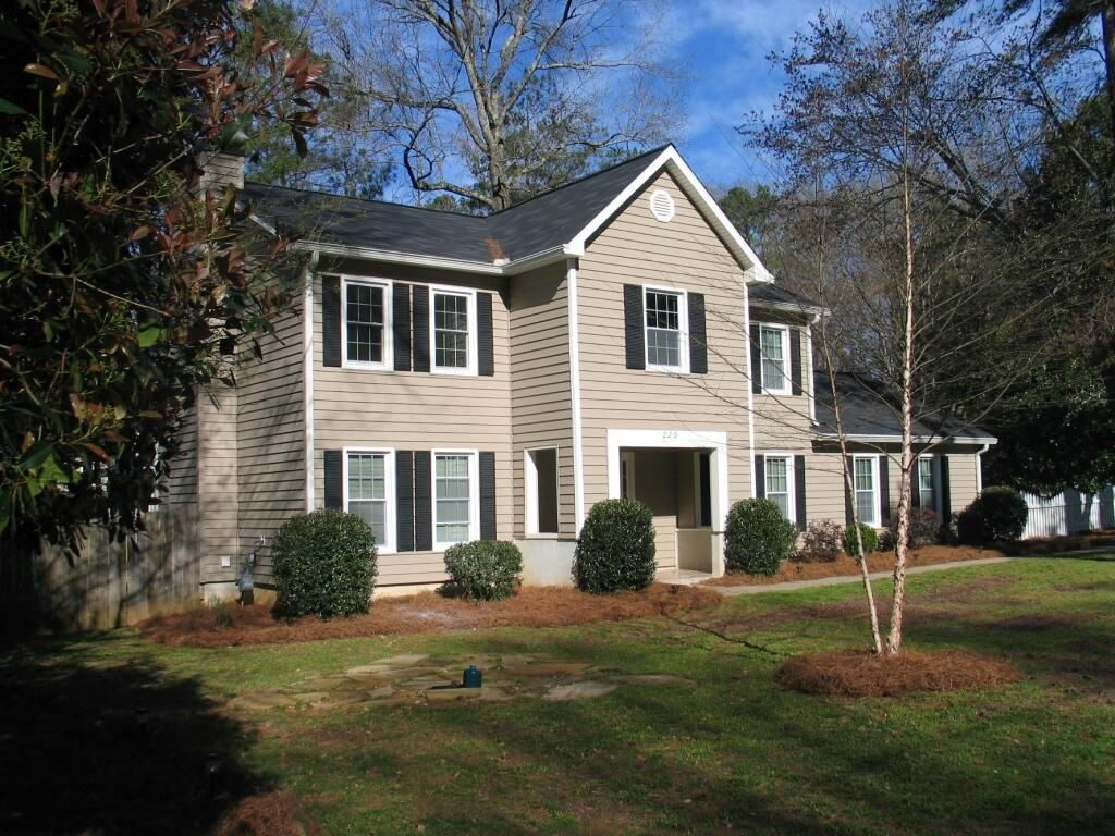 Property Photo:  220 Mayfield Circle  GA 30009 