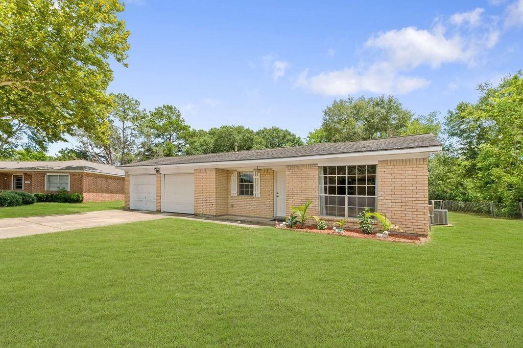 Property Photo: 521 Gardenia Street TX 77515