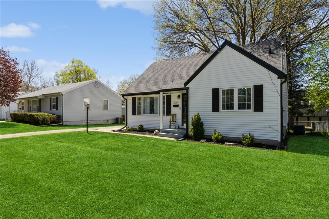 Property Photo:  4014 71st Street  IA 50322 