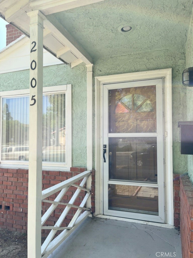 Property Photo: 2005 N Evergreen Street CA 91505