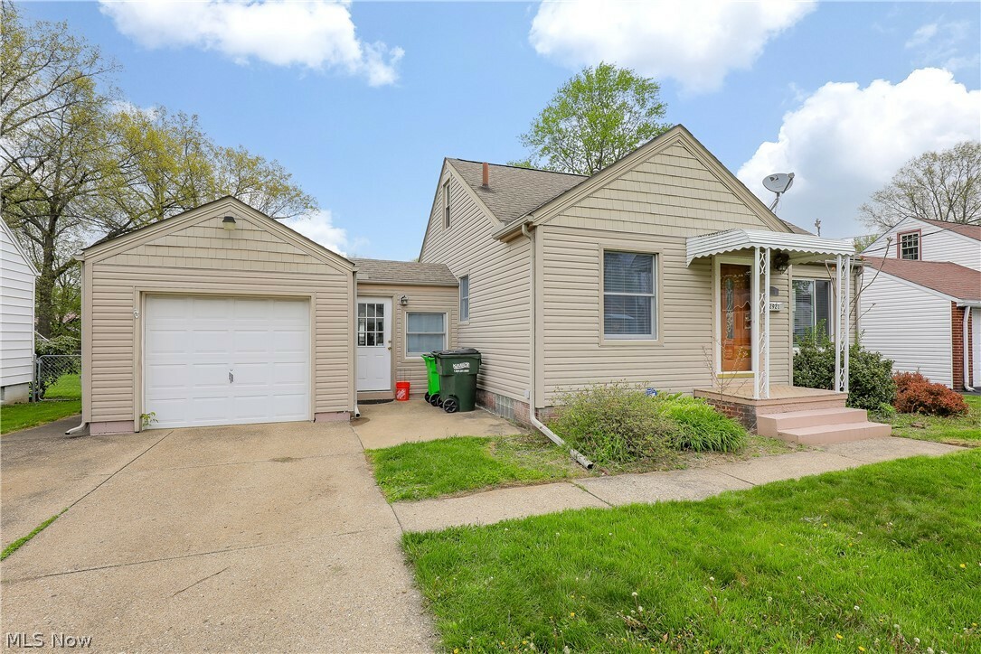 Property Photo:  2921 19th Street NW  OH 44708 