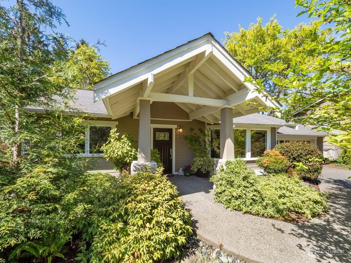 House for sale in Bellevue 1425 105th Avenue SE, Bellevue, WA 98004