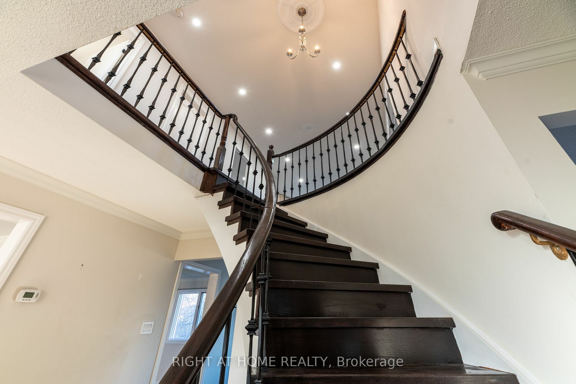Property Photo:  9 Templeton Cres  ON L4N 6G1 