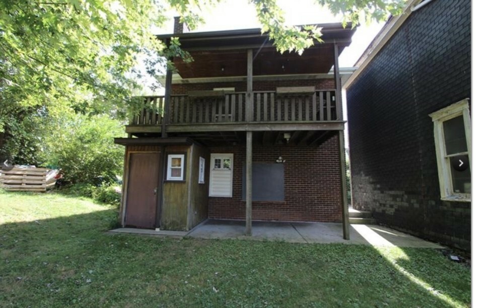 Property Photo:  13 Earl St  PA 15110 