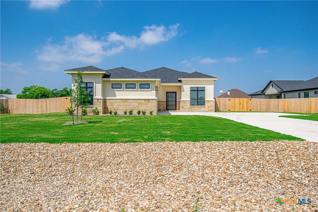 Property Photo: 349 Meadow Valley Loop TX 76537