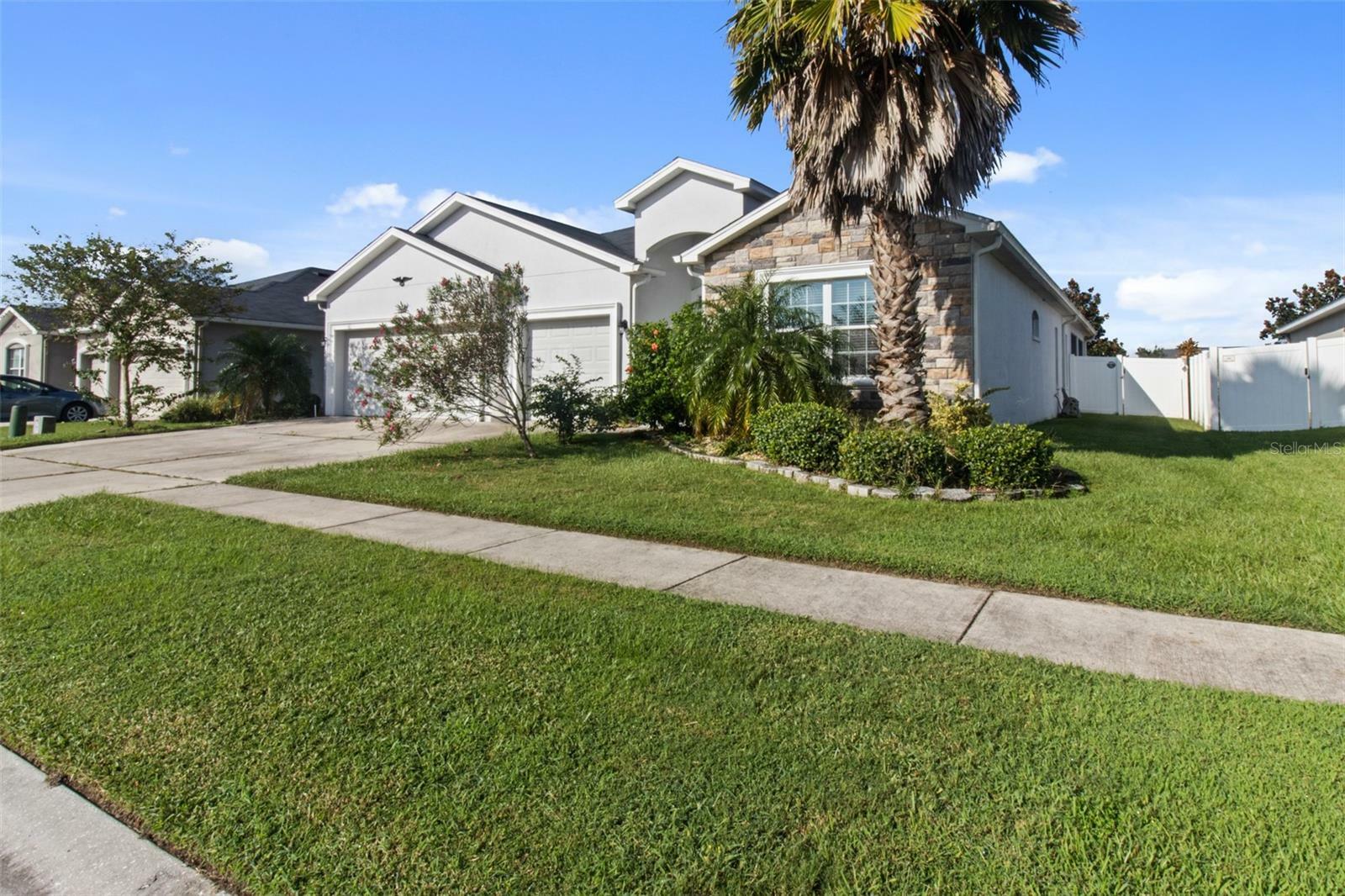 Property Photo:  6553 Castle Green Place  FL 33541 