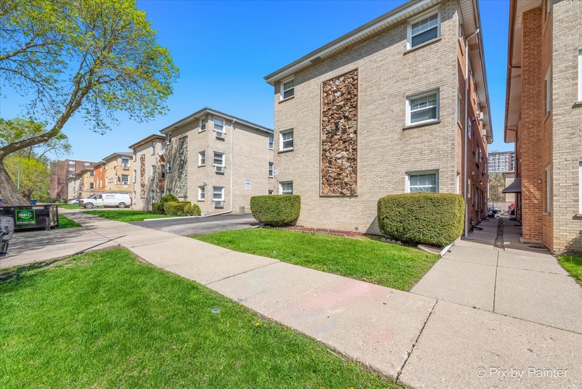 Property Photo: 8706 W Summerdale Avenue 2N IL 60656