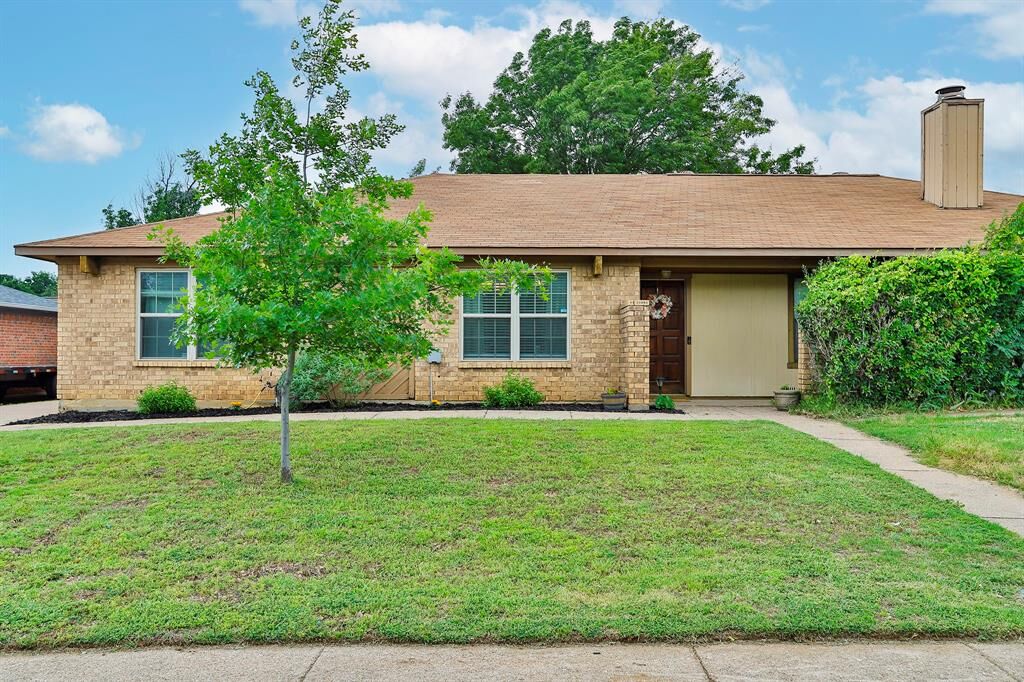 Property Photo: 3011 Post Oak Drive TX 76039