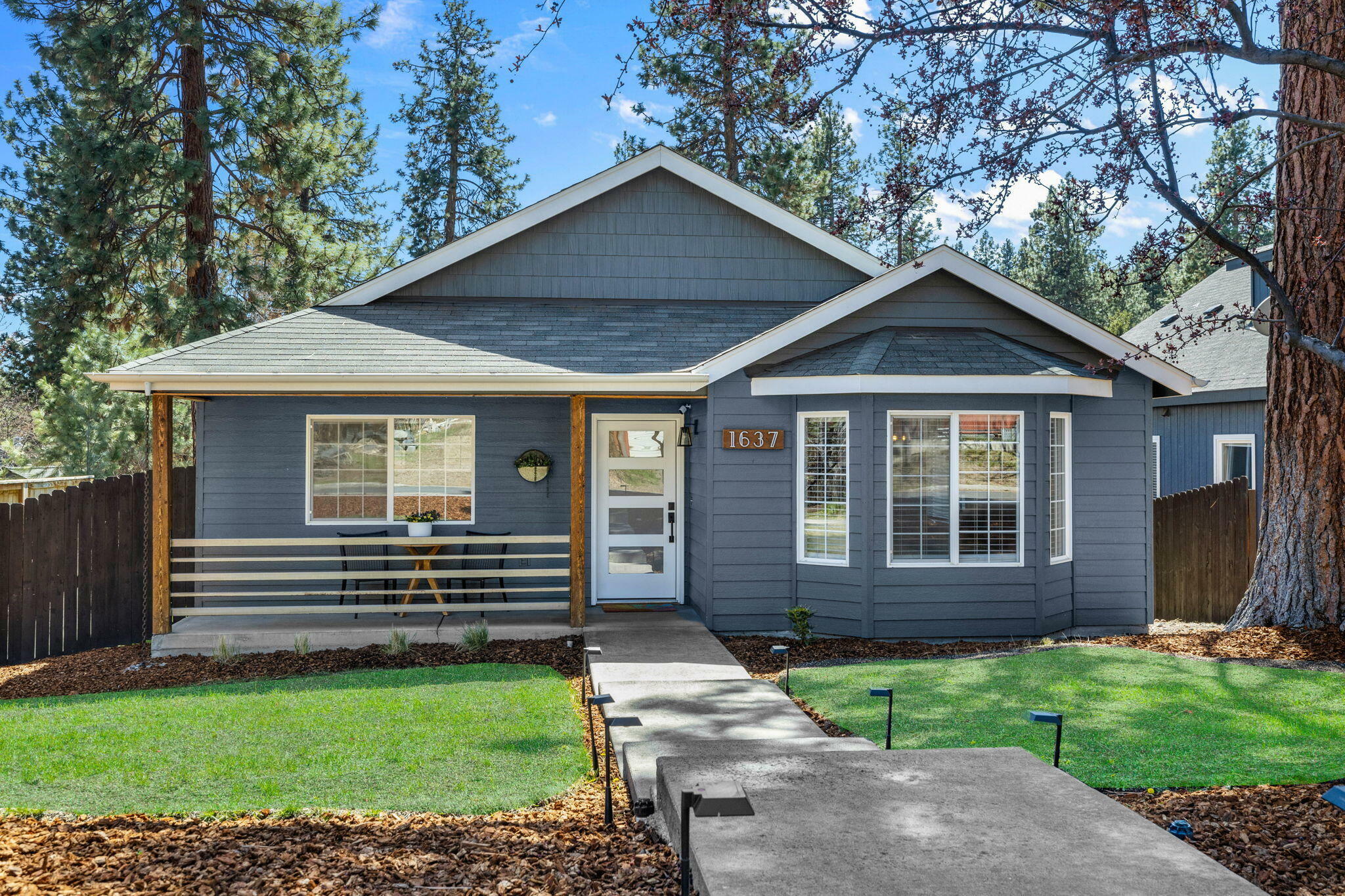 Property Photo: 1637 NW Fresno Avenue OR 97703