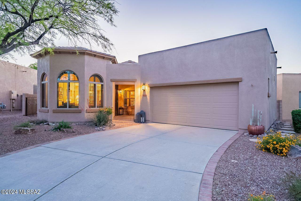 Property Photo:  8183 N Painted Feather Drive  AZ 85743 