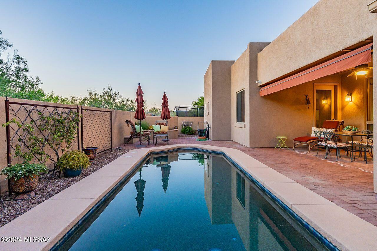 Property Photo:  8183 N Painted Feather Drive  AZ 85743 