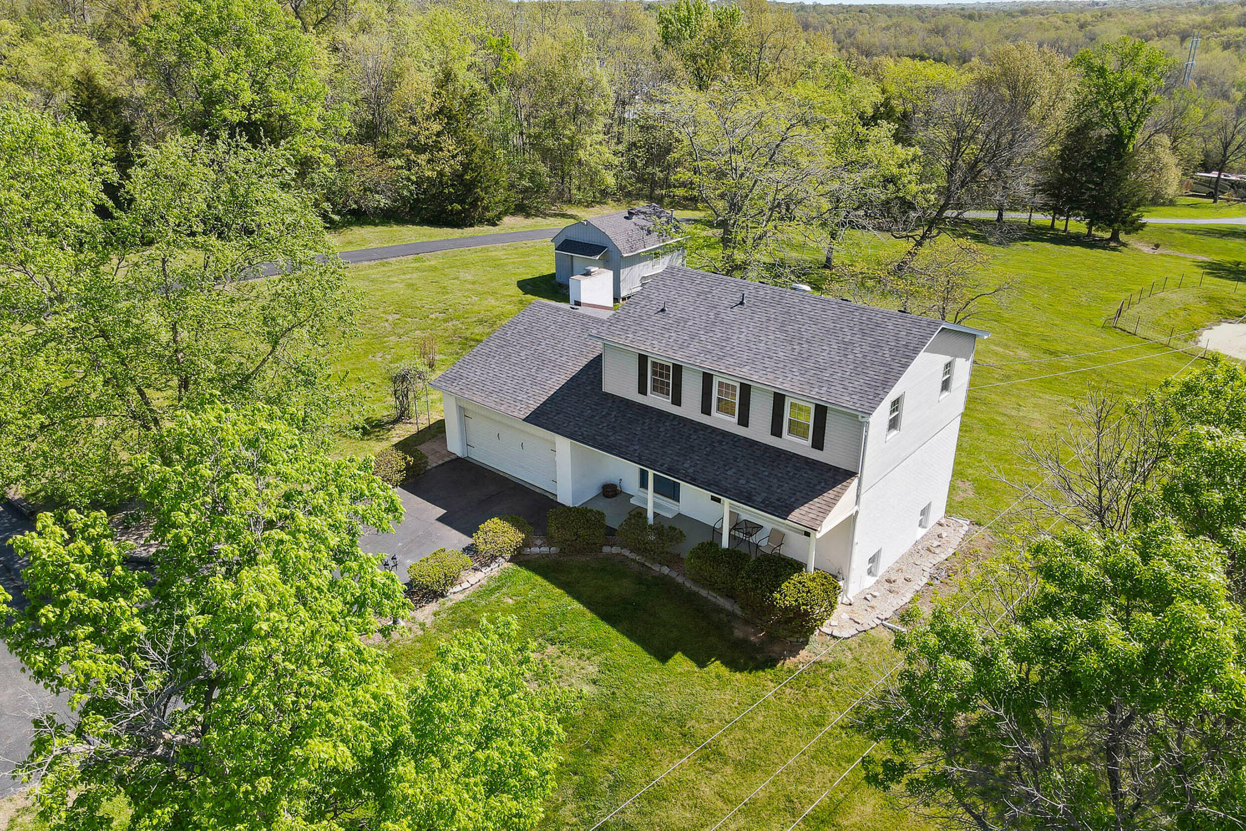 Property Photo:  724 S Rustic Rd  MO 65201 