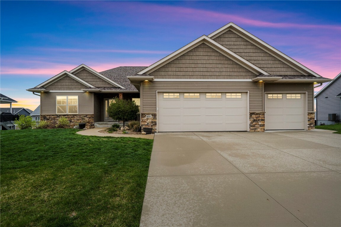 Property Photo:  6901 Country Ridge Drive NW  IA 52324 