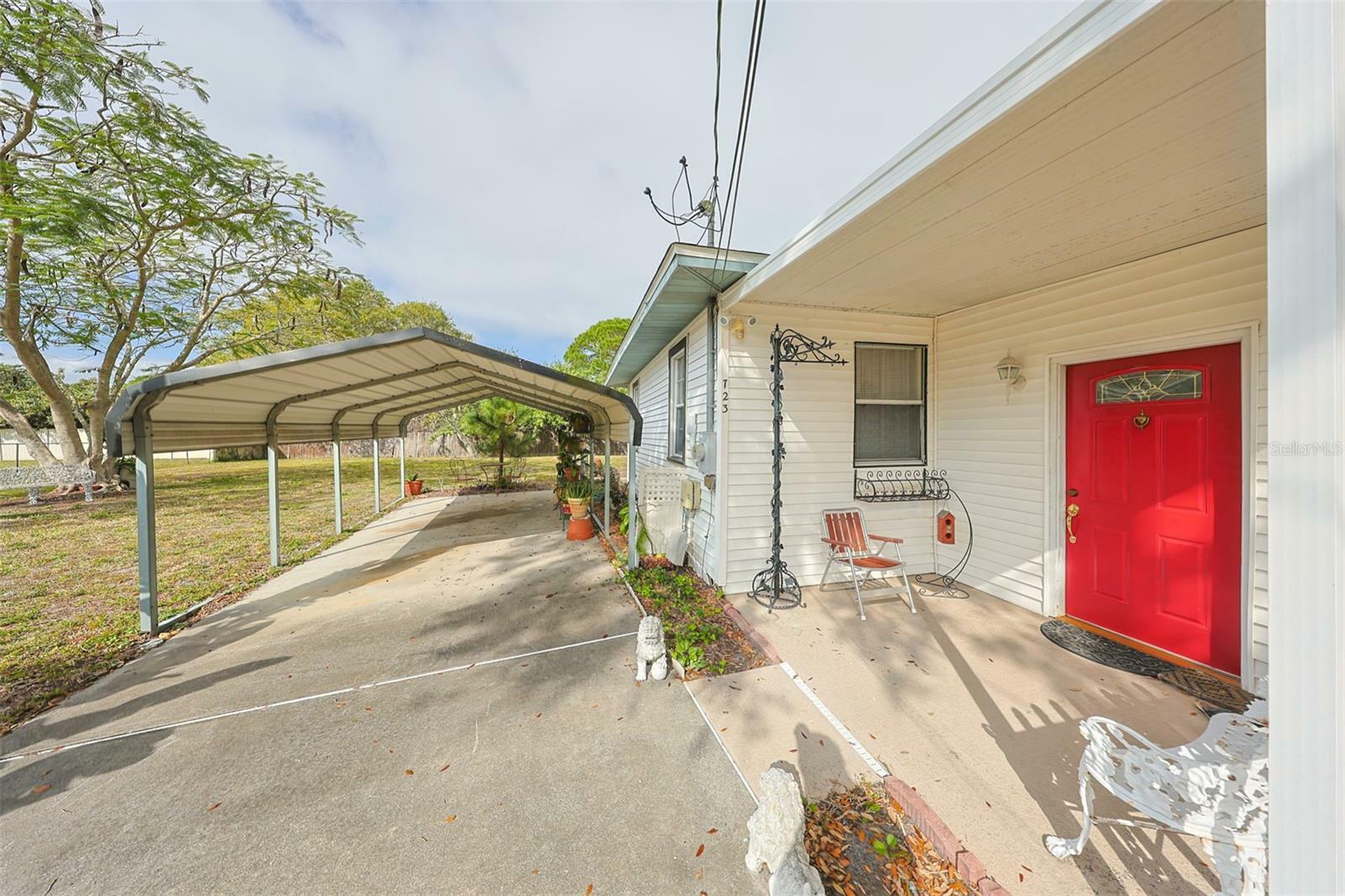 Property Photo:  723 Ornelda Street SW  FL 33570 