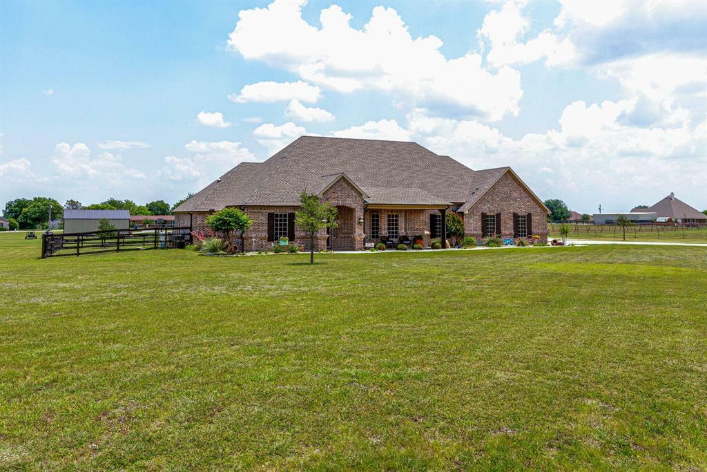 Property Photo:  120 Petes Lane  TX 76259 