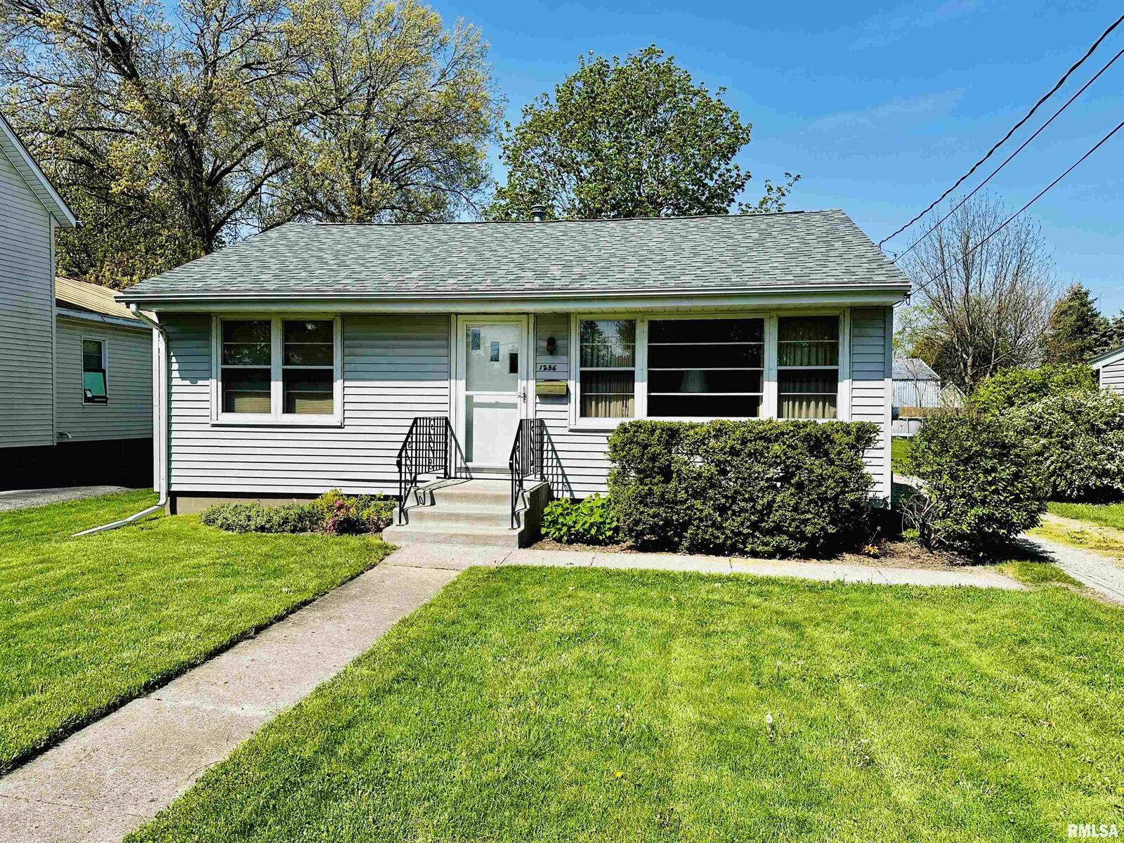 Property Photo: 1256 Jefferson Street IL 61401