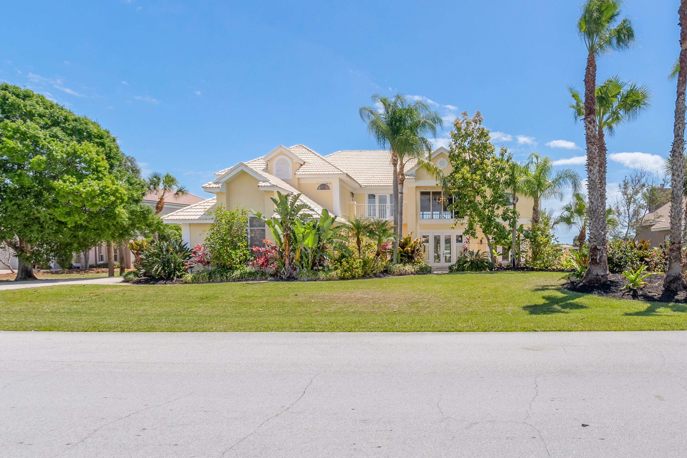 Property Photo:  124 Lanternback Island Drive  FL 32937 