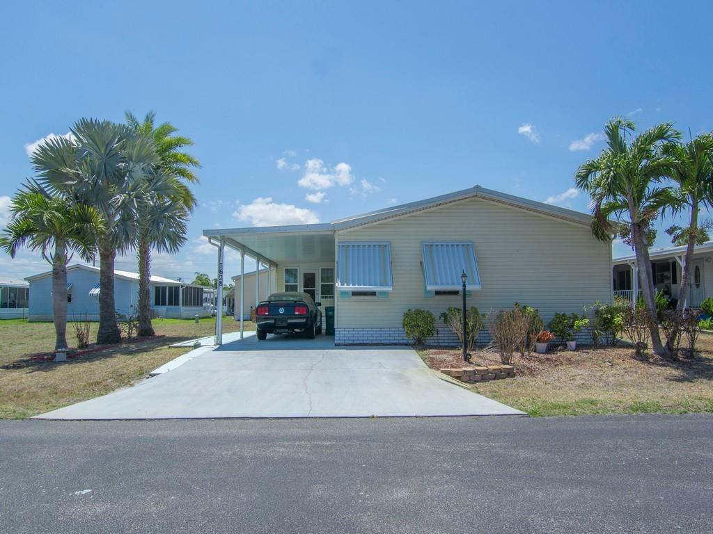 Property Photo: 7628 Boxelder Road FL 32976