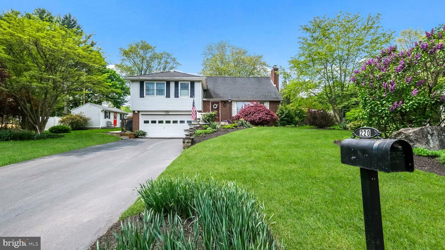 Property Photo:  220 Forrest Drive  PA 18914 