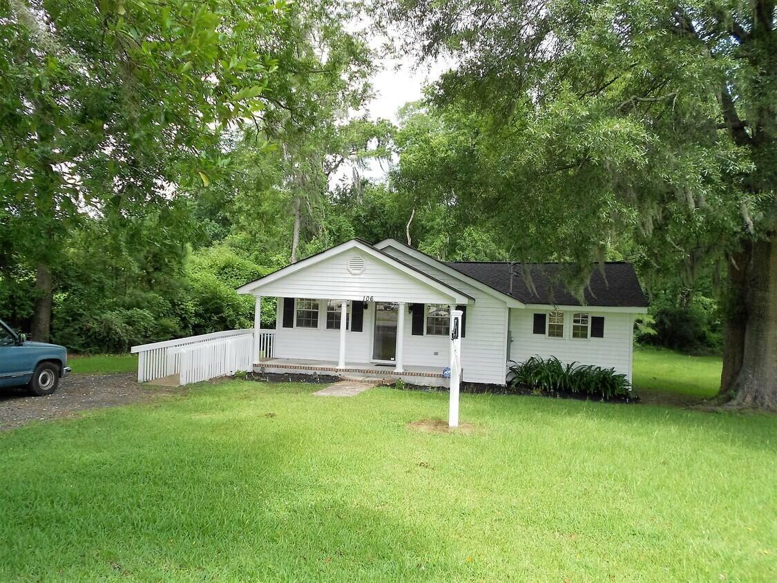 Property Photo:  106 N Pine Street  SC 29483 