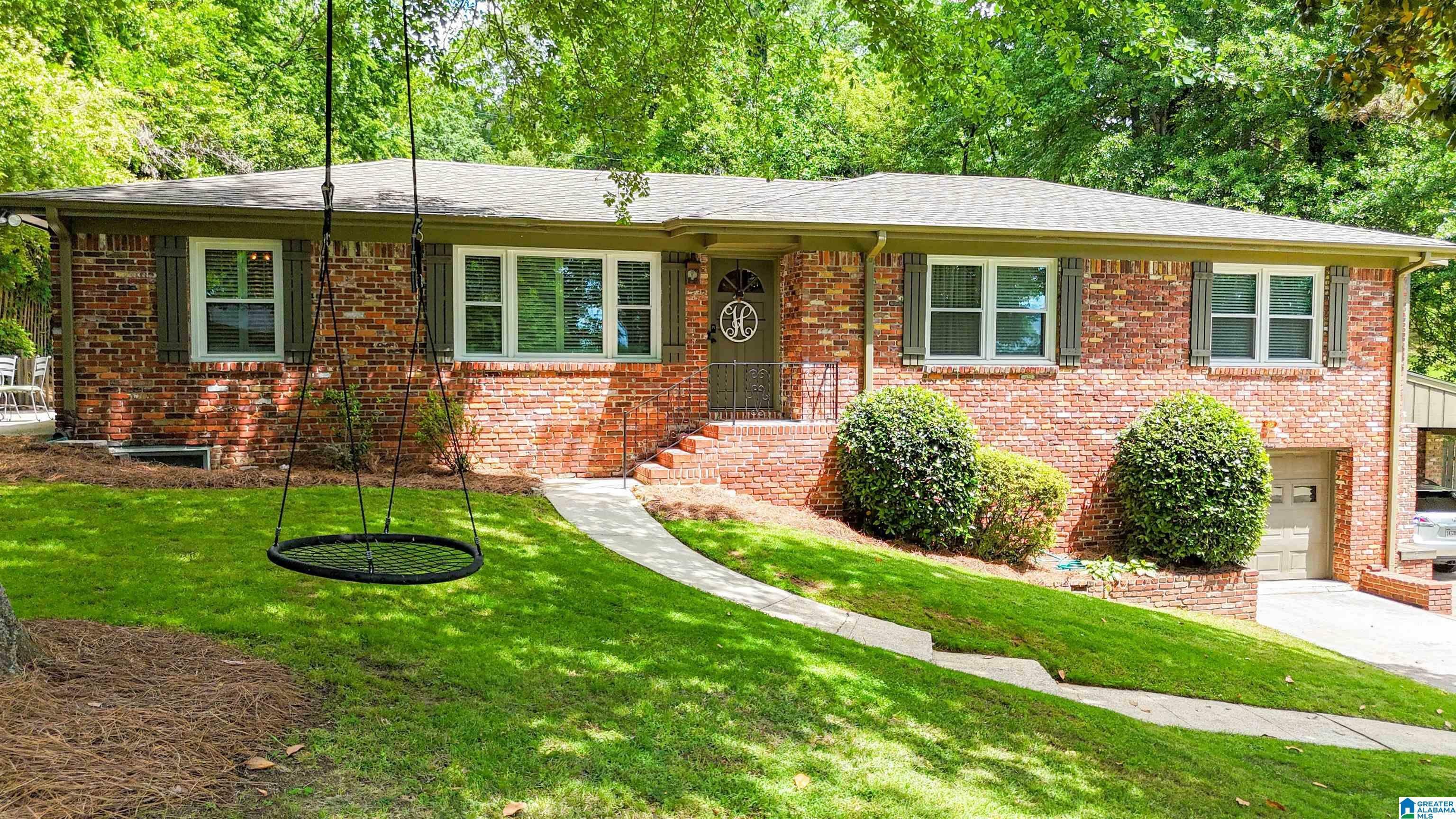 Property Photo:  1852 Glendmere Drive  AL 35216 