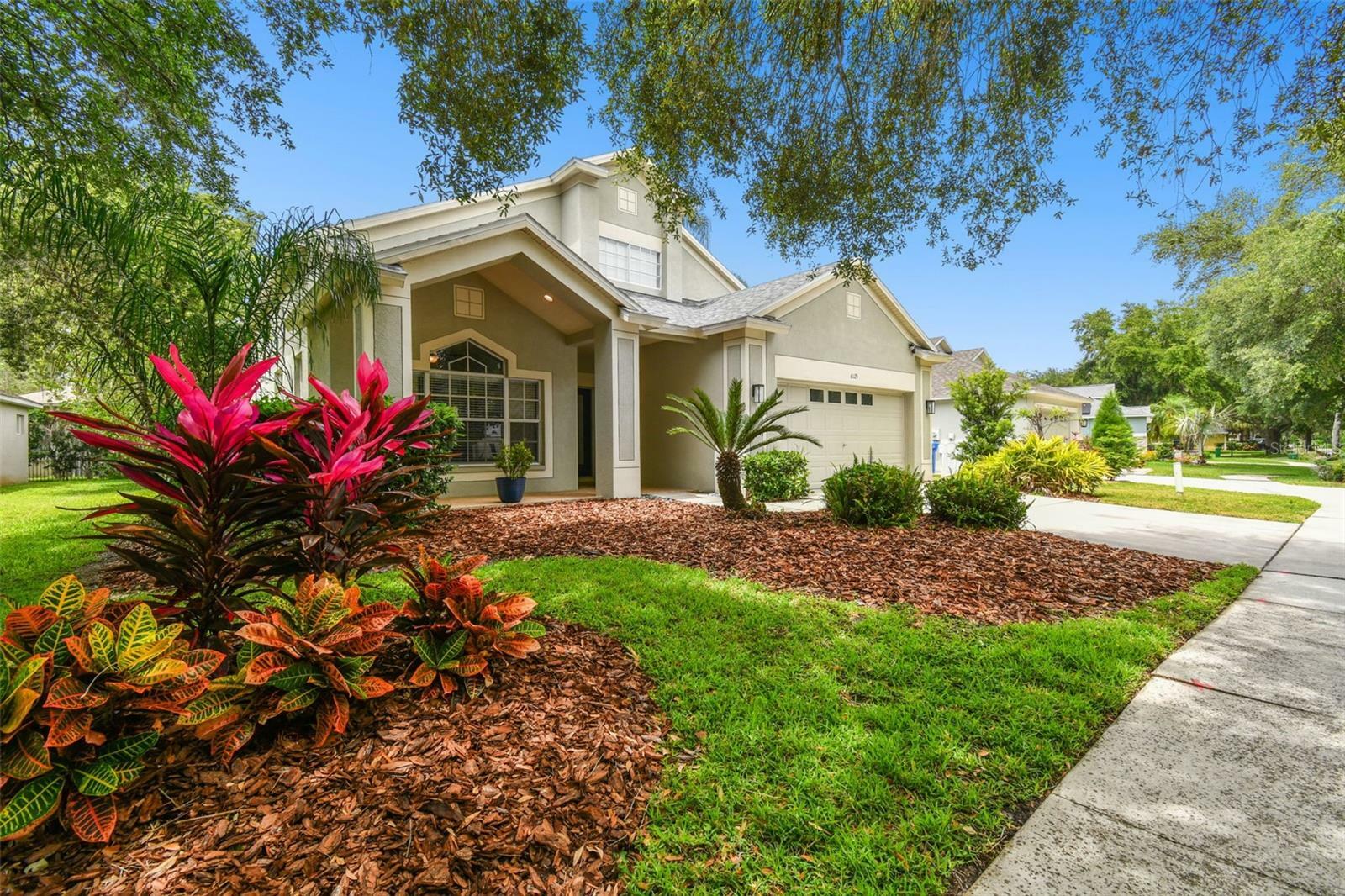 Property Photo:  6125 Gannetdale Drive  FL 33547 