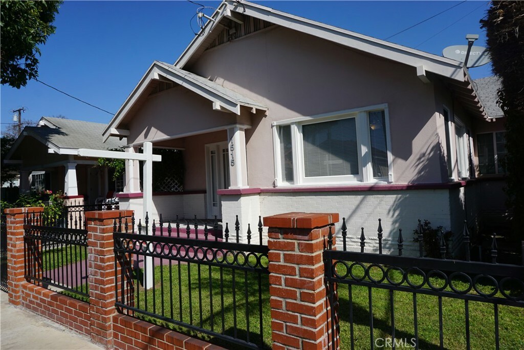 Property Photo:  1515 E 8th Street  CA 90813 