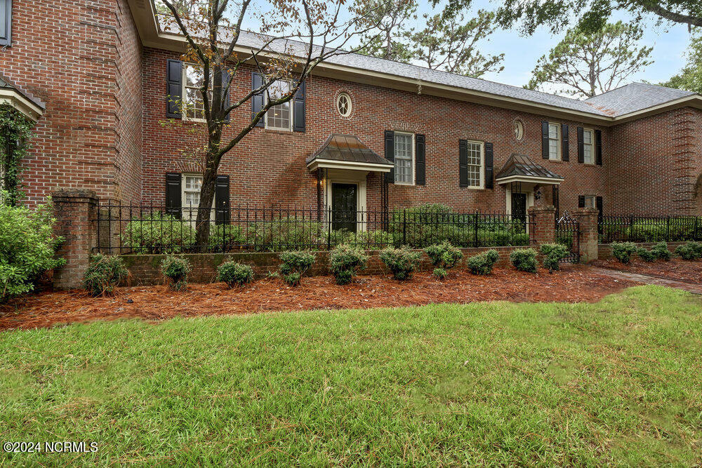 Property Photo:  1914 Colleton Court  NC 28403 