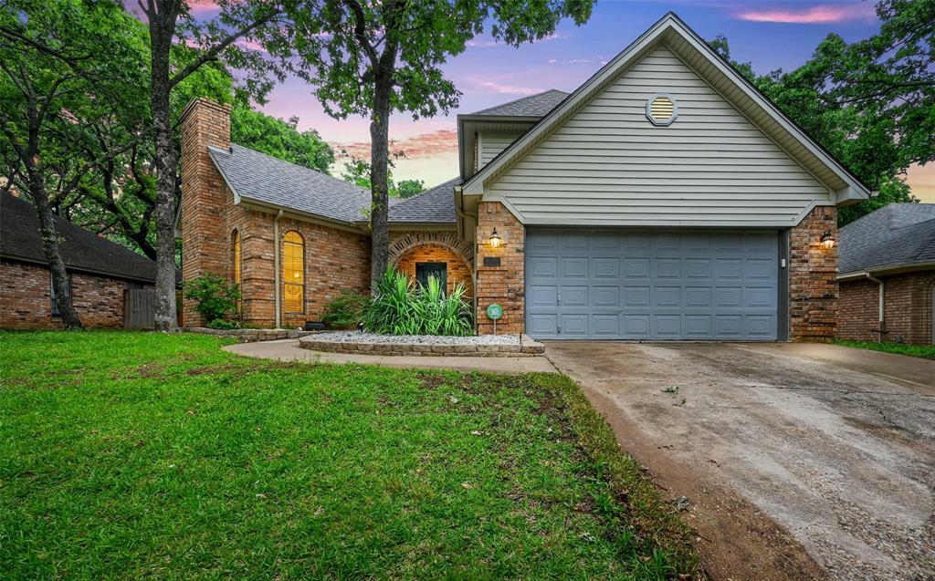 Property Photo:  1032 W Winding Creek Drive  TX 76051 