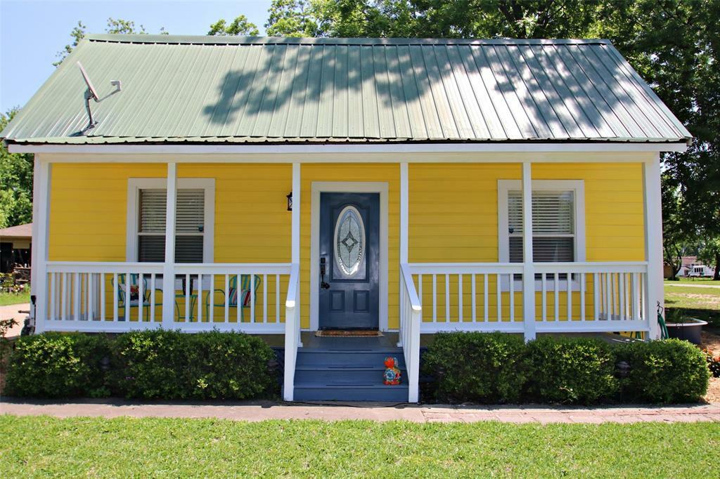 Property Photo: 516 N Texas Street TX 75440