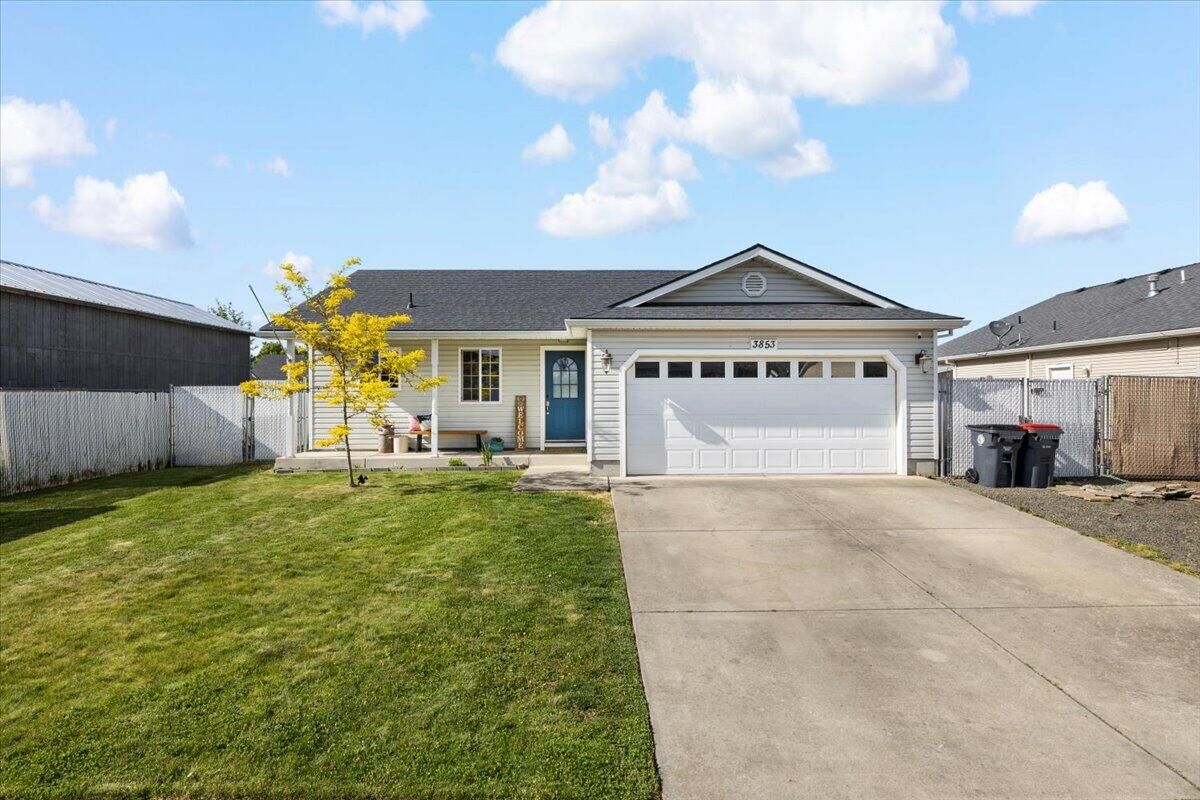 Property Photo:  3853 Avenue E  OR 97503 