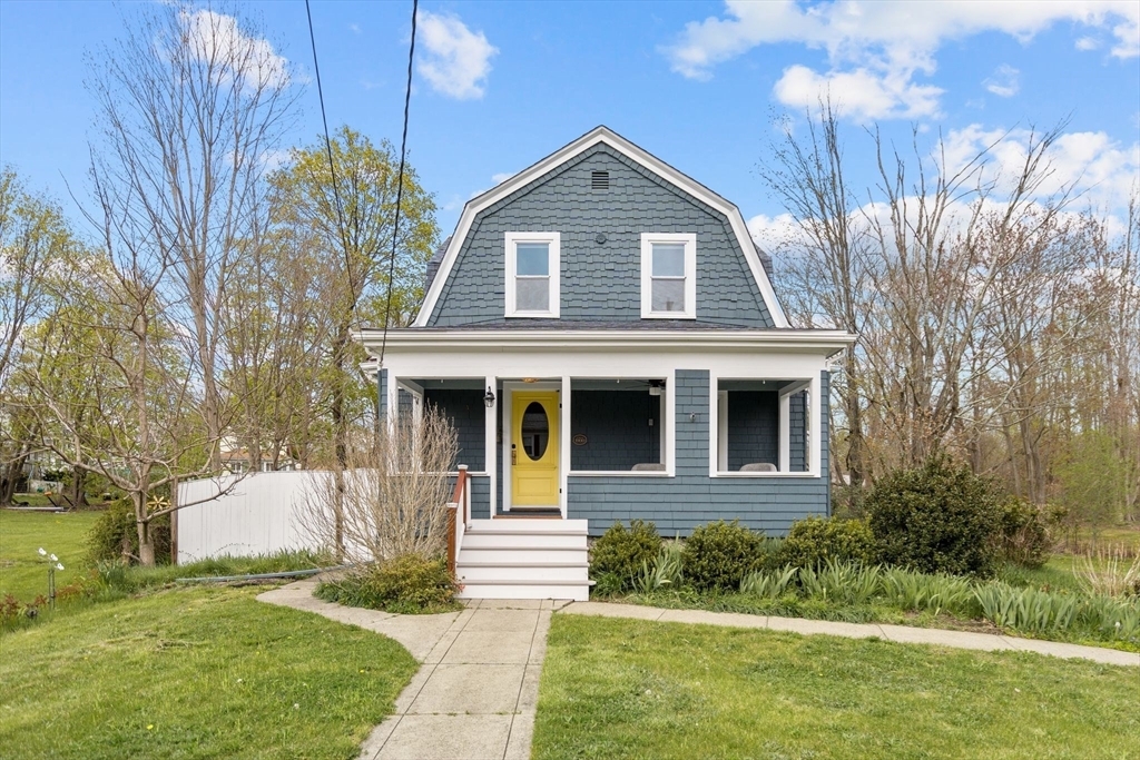 Property Photo:  559 Canton  MA 02072 