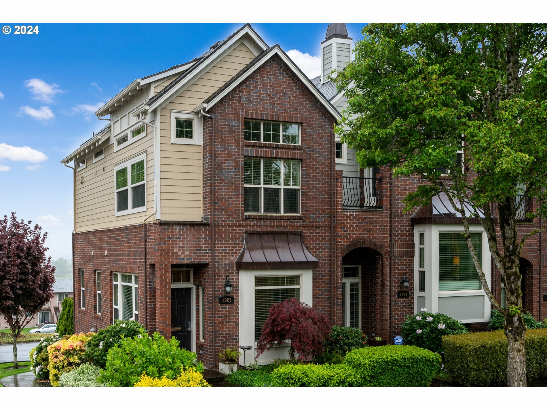 Property Photo: 1923 E Evergreen Blvd WA 98661