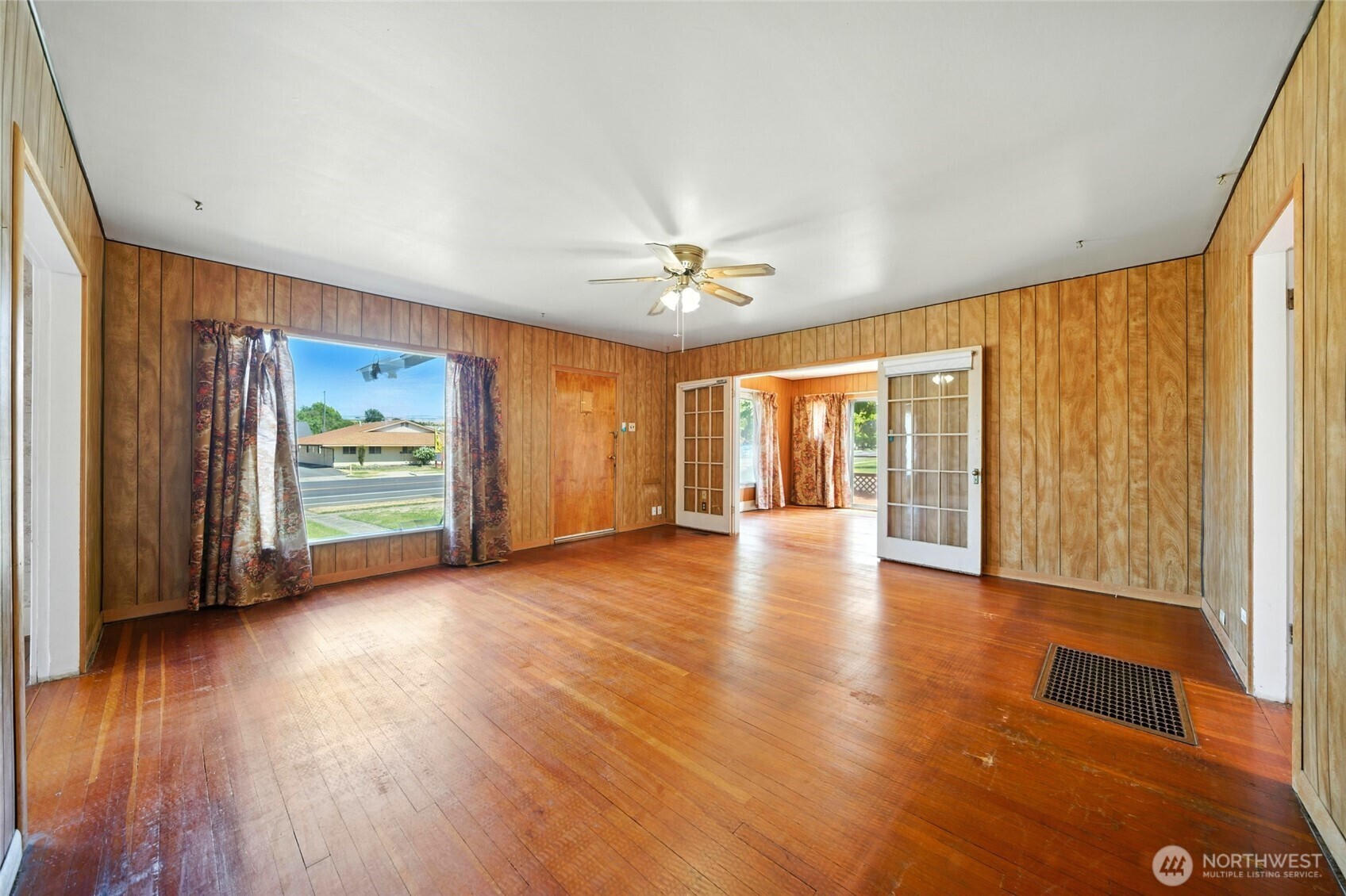 Property Photo:  644 S Main Street  OR 97862 