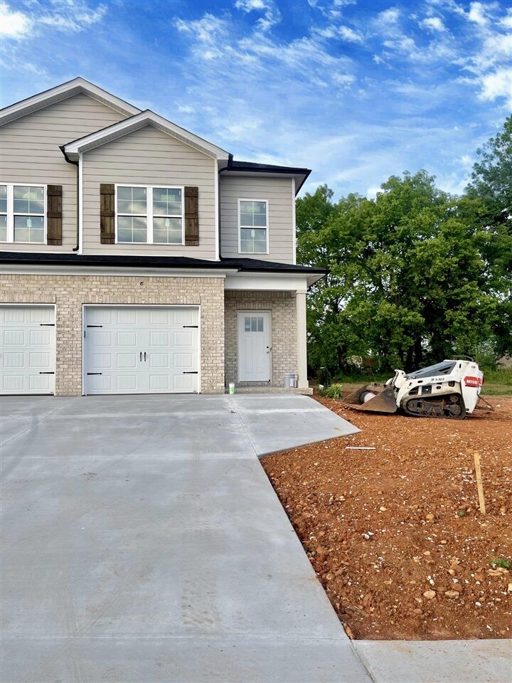 Property Photo: 537 Yulan Circle KY 42104