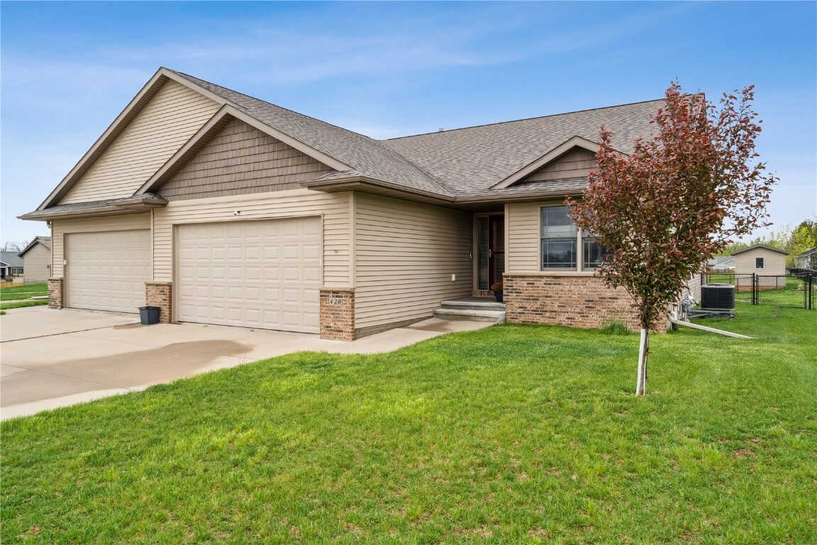 Property Photo:  420 Prairie Hill Drive  IA 52206 