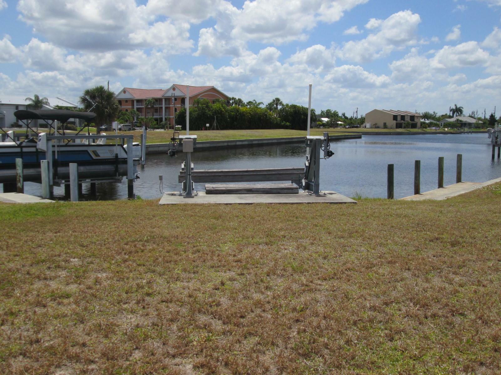 Property Photo: 825 Via Tripoli FL 33950