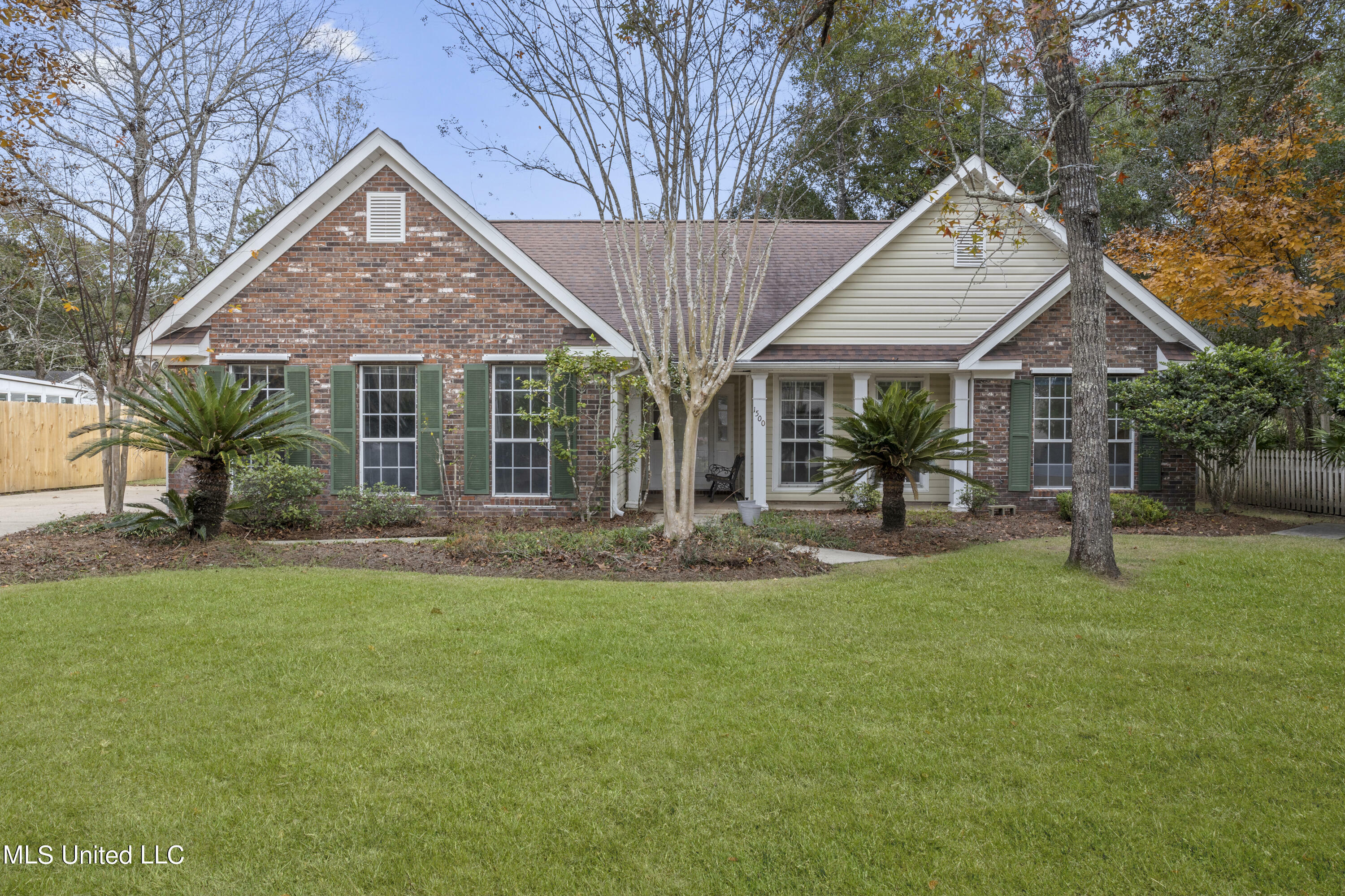 Property Photo:  1500 Beachview Drive  MS 39564 