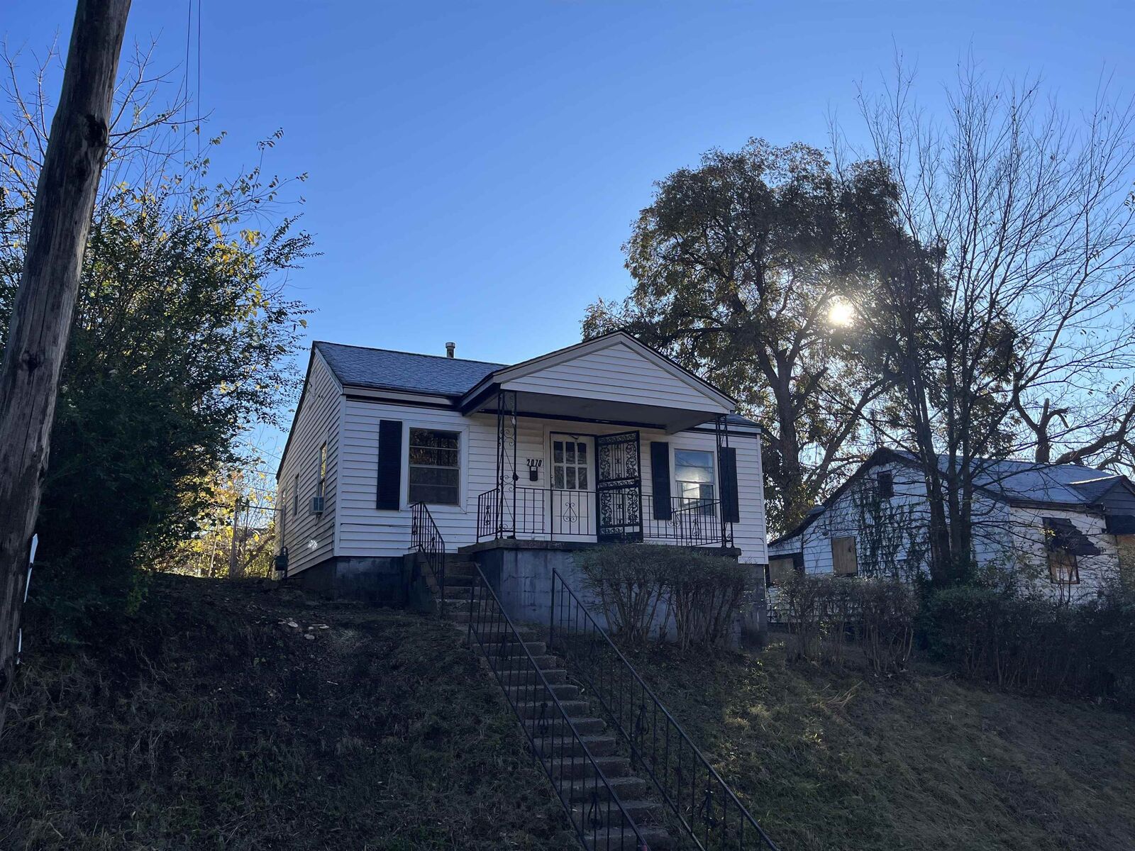 Property Photo: 2070 Farrington St TN 38109