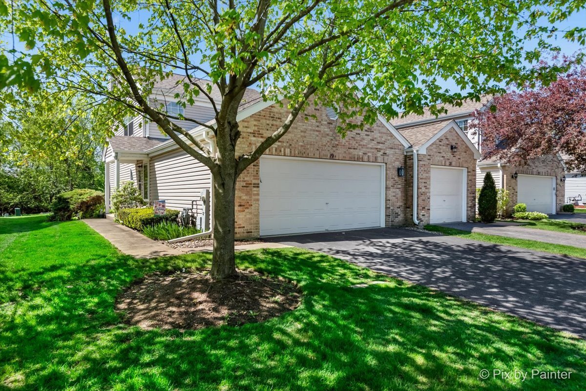 Property Photo: 19 King Drive 0 IL 60107