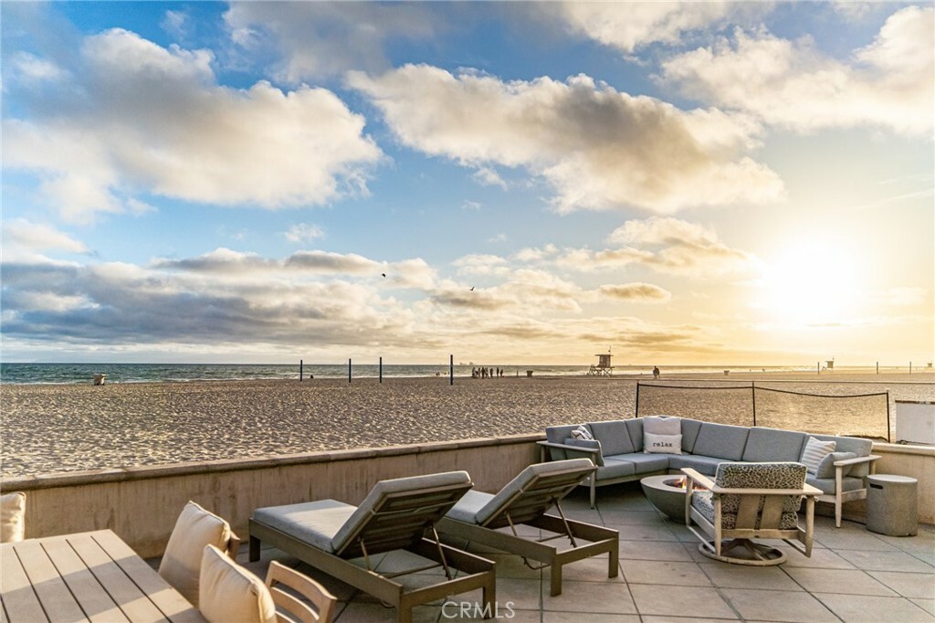 Property Photo: 6610 W Oceanfront CA 92663