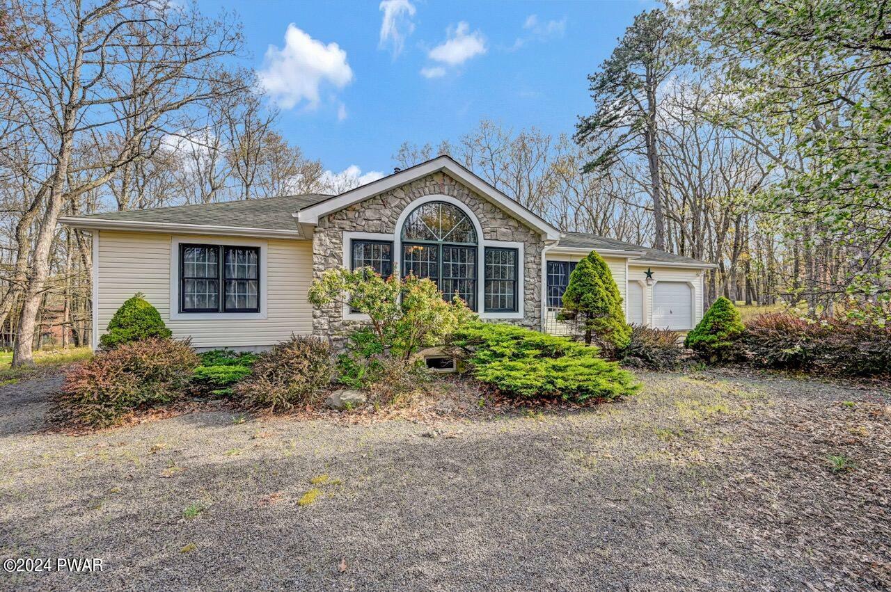 Property Photo:  203 Lincoln Drive  PA 18428 